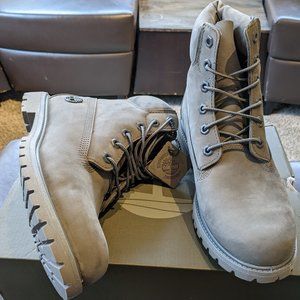 9.5 women's Timberland boot Grey Nubuck 6in - NEW